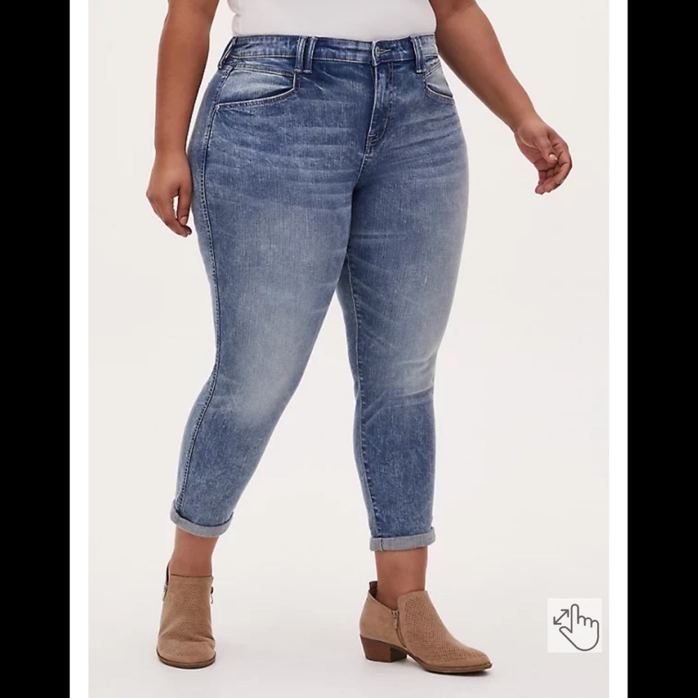 TORRID Boyfriend Straight Denim Jeans / Burnout Blue